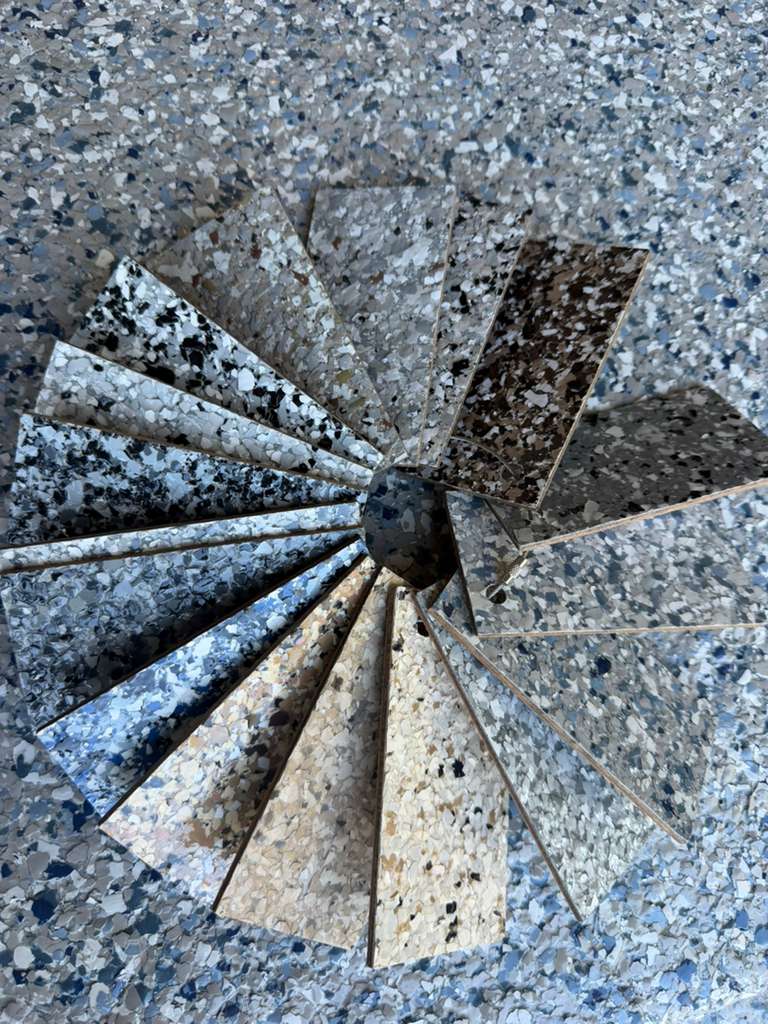 Epoxy flake color wheel display