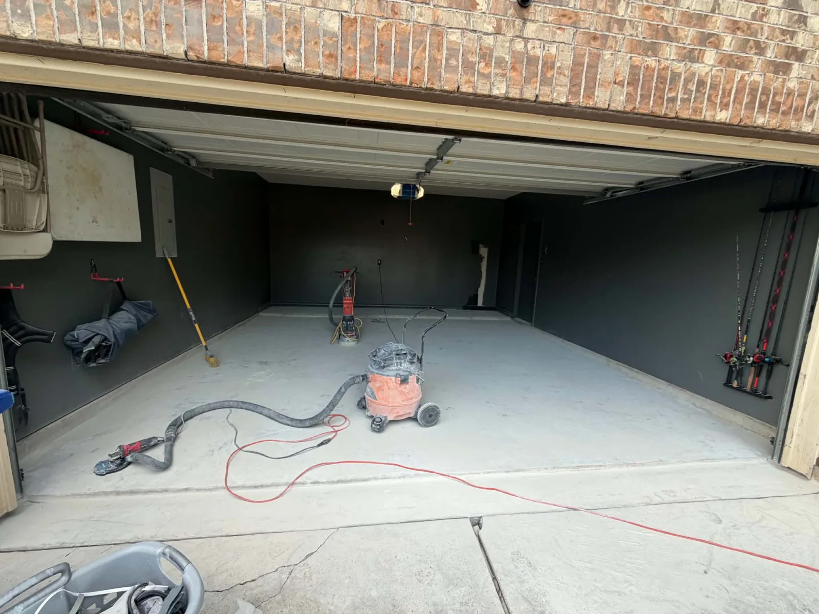 Garage floor after mechanical surface preparation